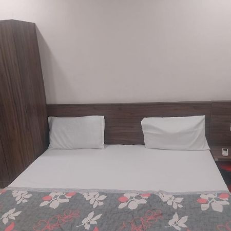 Hotel Rovers Inn Amritsar Rum bild