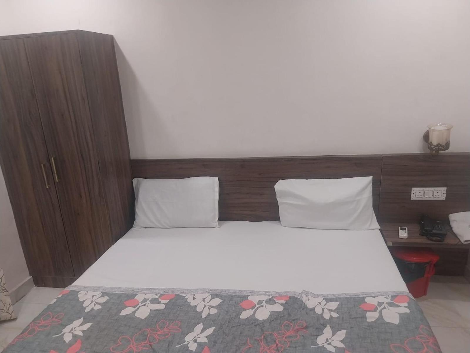 Hotel Rovers Inn Amritsar Rum bild
